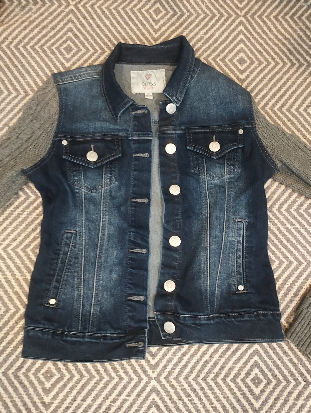Guess Denim javket w sweater sleeves Small adult size